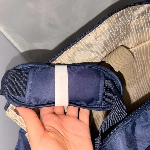 Samantha Brown Essential Travel Tote - Picture 5 of 7